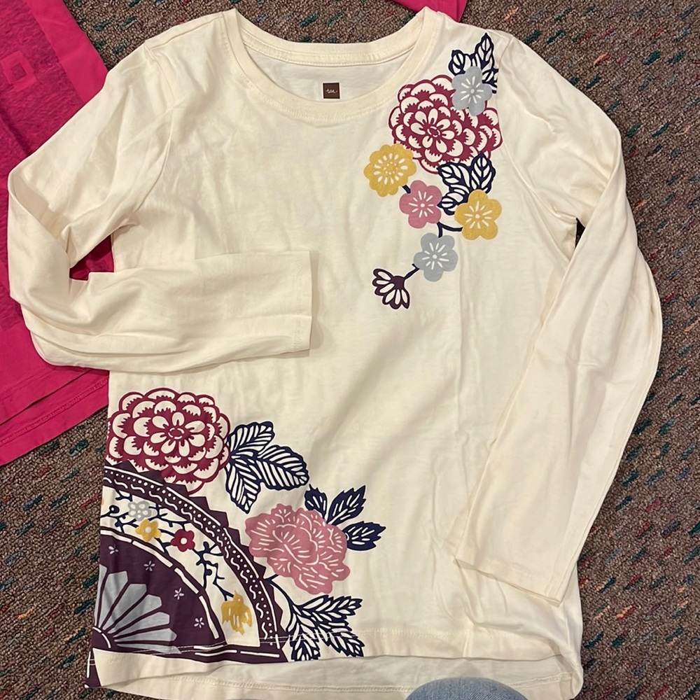 Tea collection l/s tee. New condition.